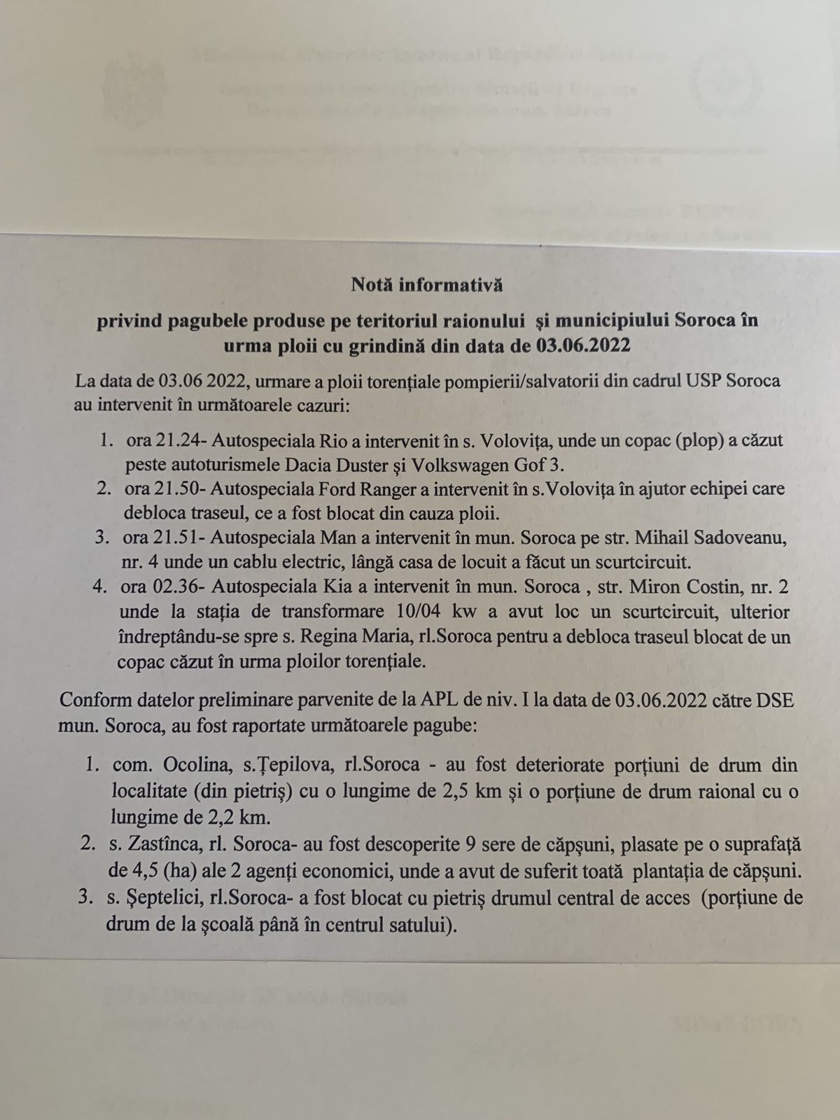 Ploile torenţiale au făcut ravagii în nordul ţării: Copaci prăbuşiţi şi drumuri deteriorate