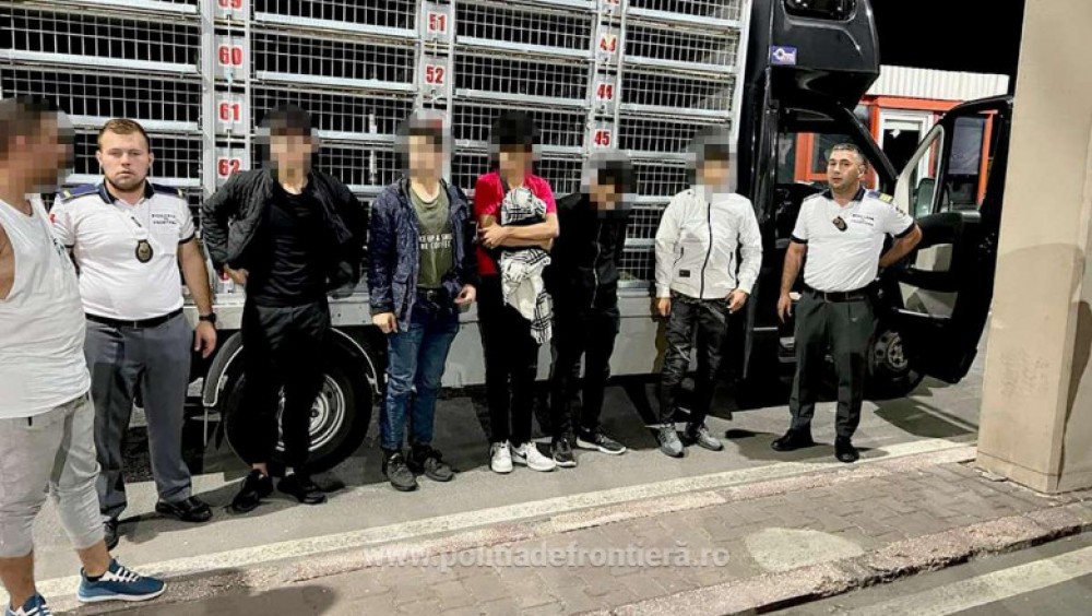 Sirieni în loc de păsări: Un șofer cercetat pentru trafic de migranţi după tentativa de a traversa 5 persoane ilegal frontiera României