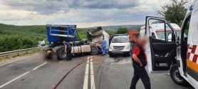 ULTIMA ORĂ // FOTO: Accident grav la Ialoveni. Două camioane s-au ciocnit violent: Ambii șoferi, morți