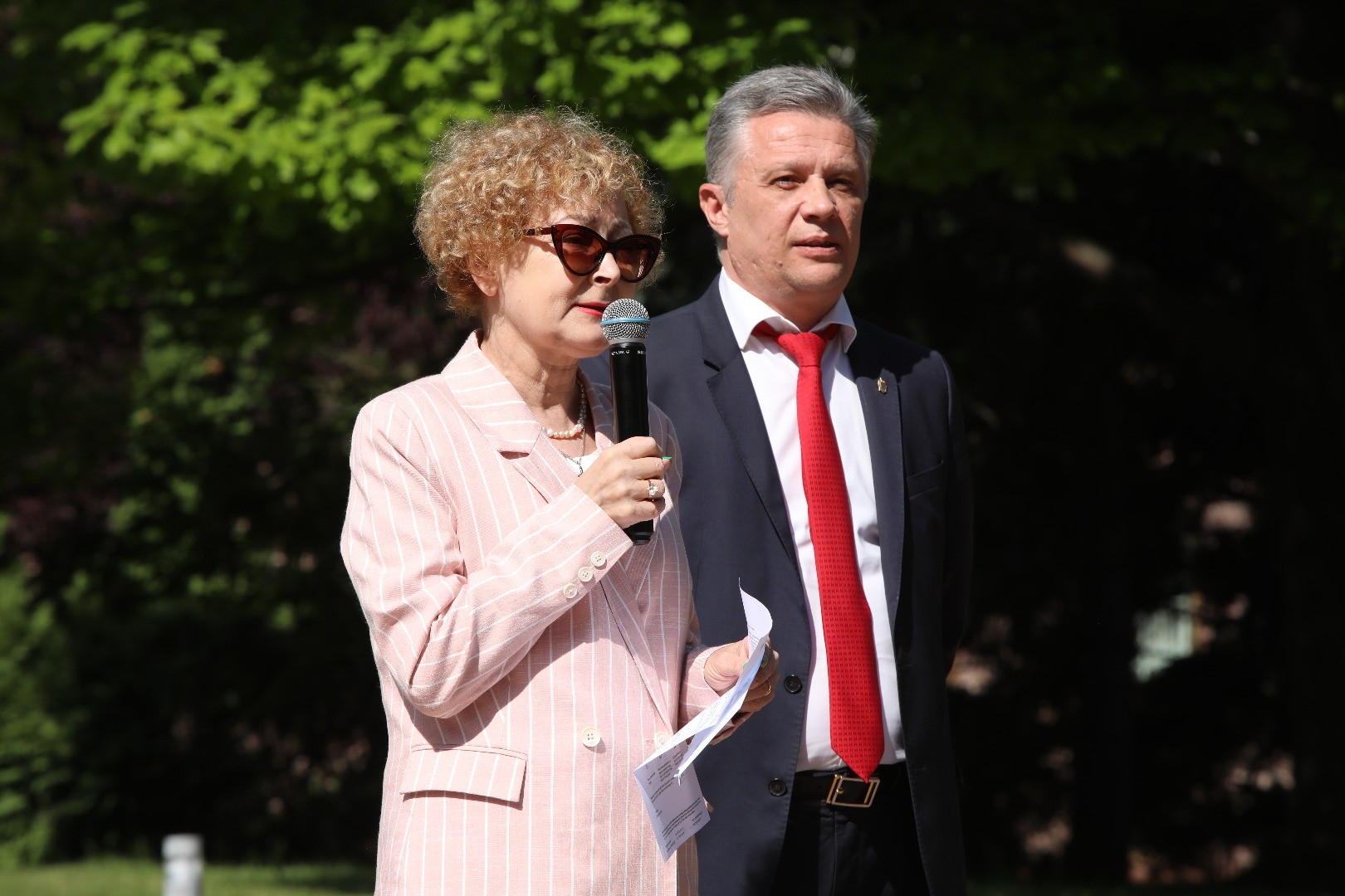 Partidul „ȘOR” și PCRM au protestat în fața Parlamentului față de scumpirea energiei electrice: Cu PAS la guvernare revenim la lumânare