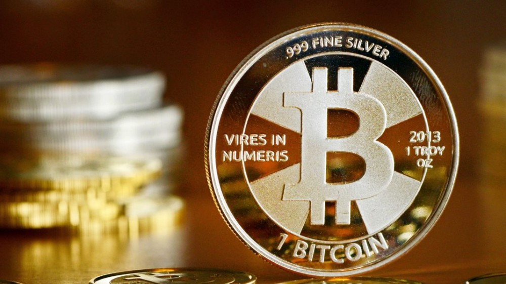 Bitcoin se prăbuşeşte la cel mai scăzut nivel din ultimele 18 luni, sub pragul de 25.000 de dolari