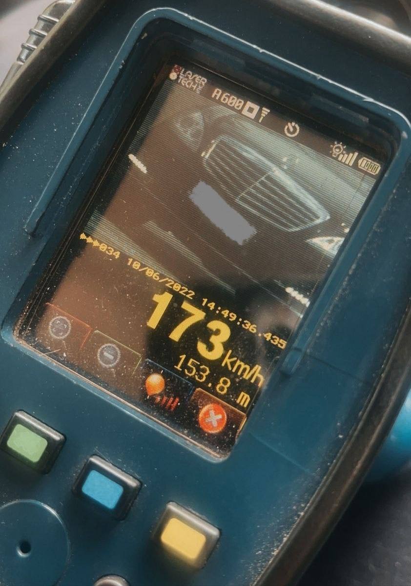 FOTO // Două șoferițe au fost oprite în timp ce se deplasau cu 173 și 103 km/h