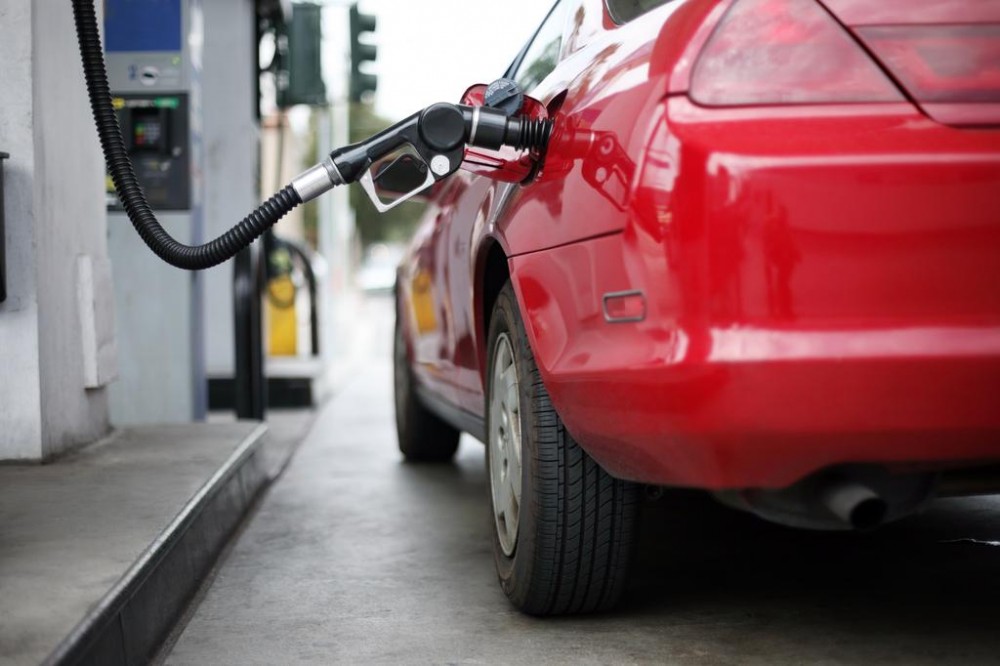 BREAKING NEWS // Prețuri record la carburanți. Benzina și motorina se SCUMPESC din nou