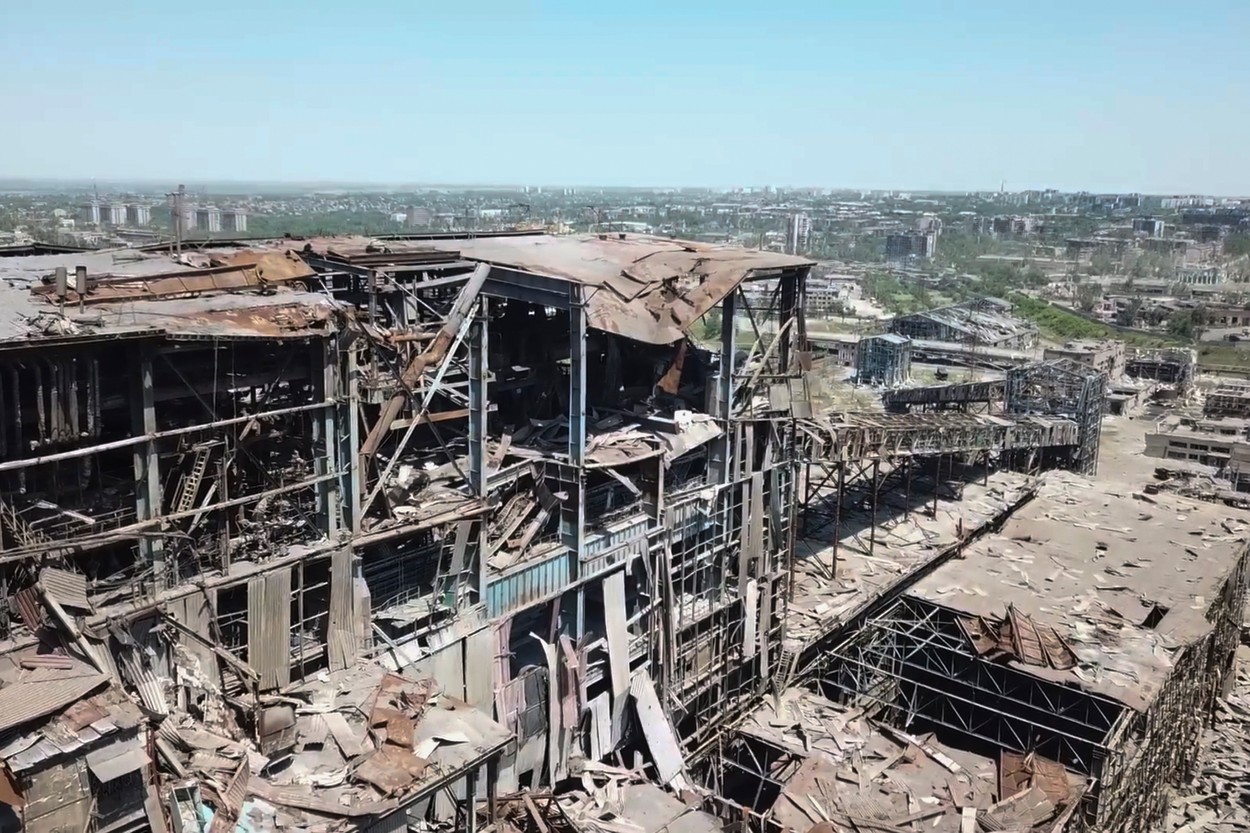 FOTO // „Mai rău decât în iad”. Viața printre ruine, în Mariupolul ocupat de ruși