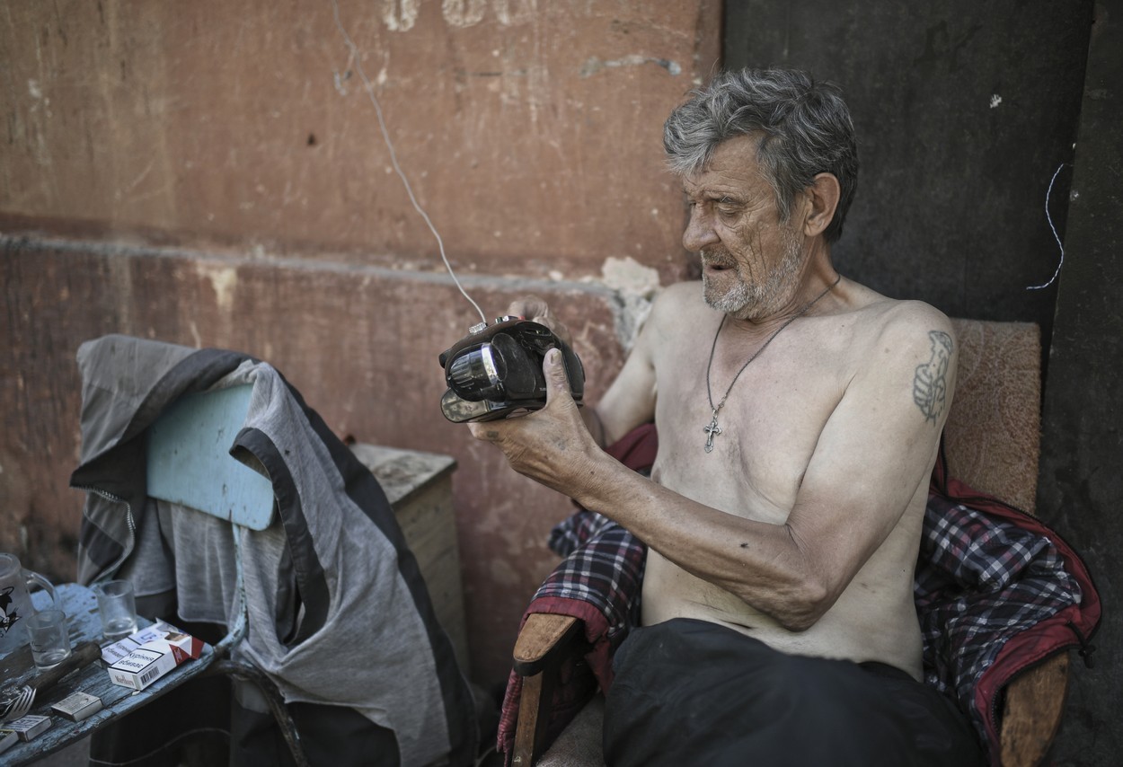 FOTO // „Mai rău decât în iad”. Viața printre ruine, în Mariupolul ocupat de ruși