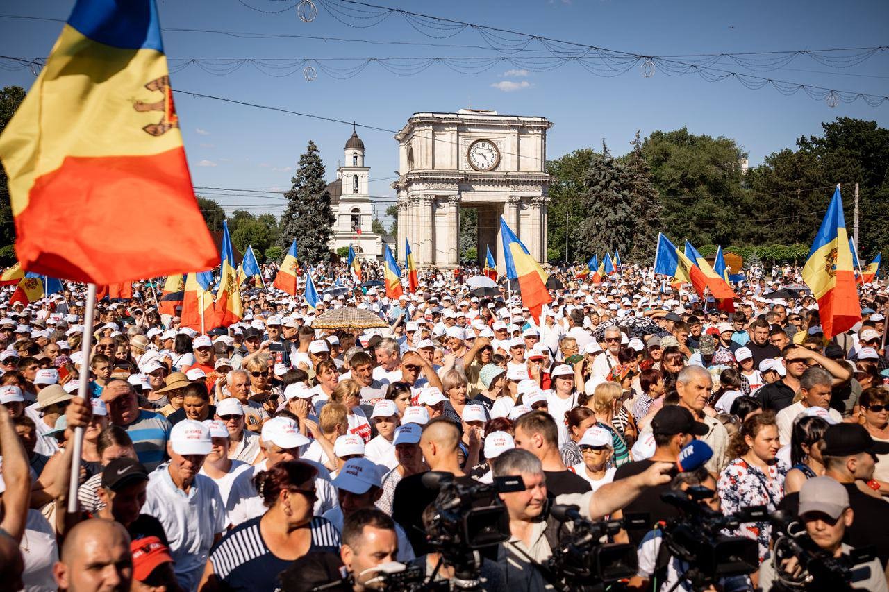 FOTO // Protest de amploare în Capitală! Partidul „ȘOR” anunță că peste 40 de mii de oameni s-ar fi adunat în PMAN