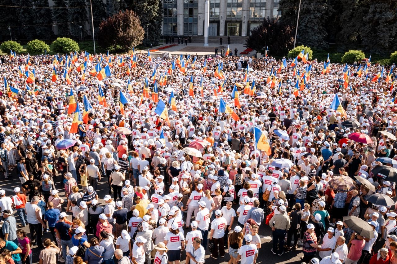FOTO // Protest de amploare în Capitală! Partidul „ȘOR” anunță că peste 40 de mii de oameni s-ar fi adunat în PMAN