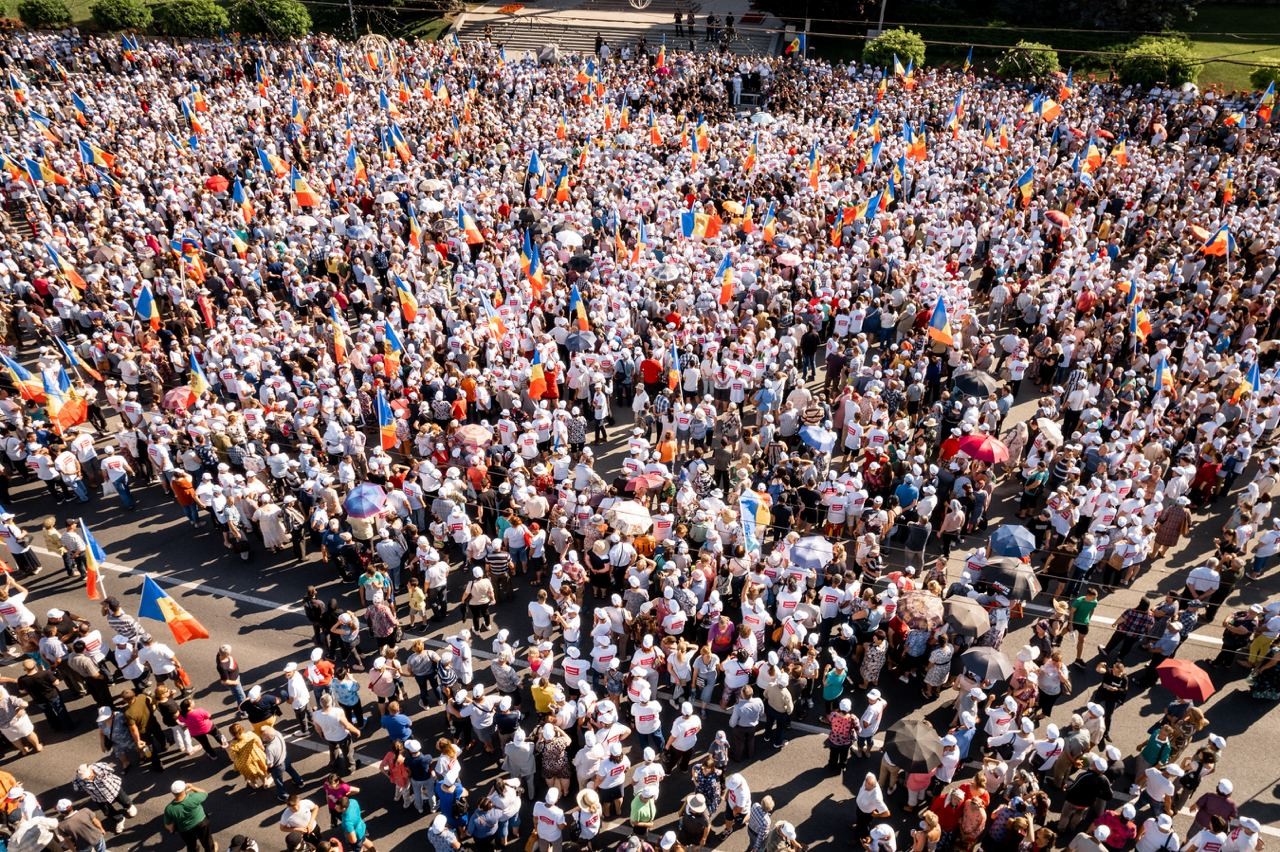 FOTO // Protest de amploare în Capitală! Partidul „ȘOR” anunță că peste 40 de mii de oameni s-ar fi adunat în PMAN