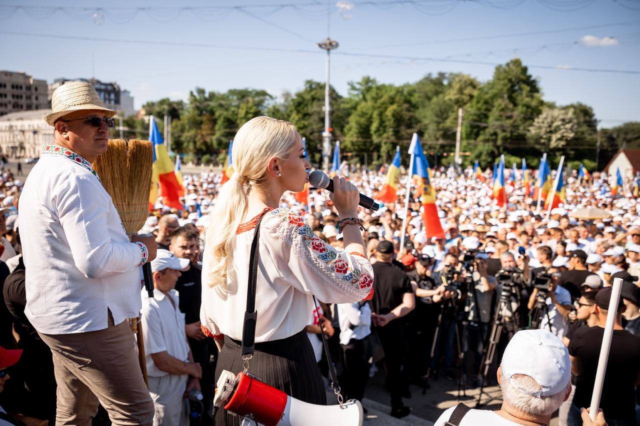 FOTO // Protest de amploare în Capitală! Partidul „ȘOR” anunță că peste 40 de mii de oameni s-ar fi adunat în PMAN