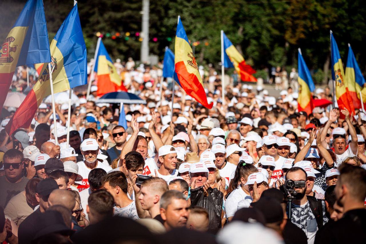 FOTO // Protest de amploare în Capitală! Partidul „ȘOR” anunță că peste 40 de mii de oameni s-ar fi adunat în PMAN