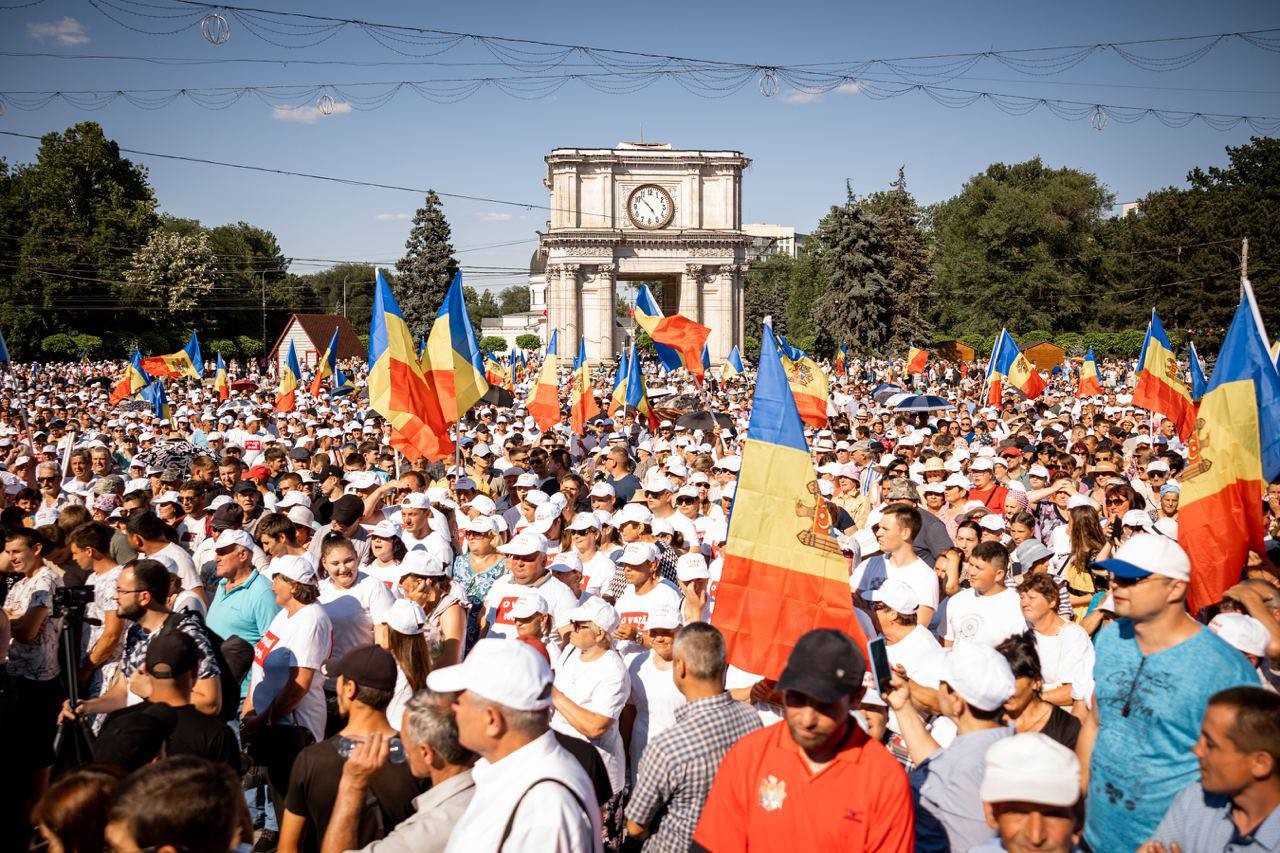 FOTO // Protest de amploare în Capitală! Partidul „ȘOR” anunță că peste 40 de mii de oameni s-ar fi adunat în PMAN