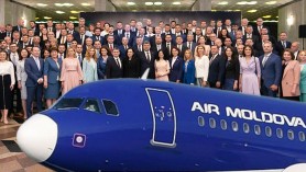 Deputații români blocați 7 ore pe Aeroportul din Chișinău. Iată din ce cauză