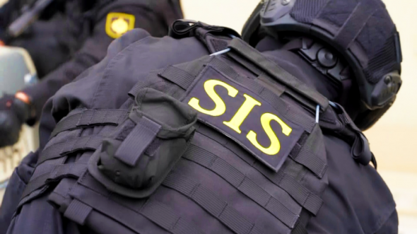 Un DEMOCRAT trezit cu percheziții de mascații de la SIS și procurorii PCCOCS