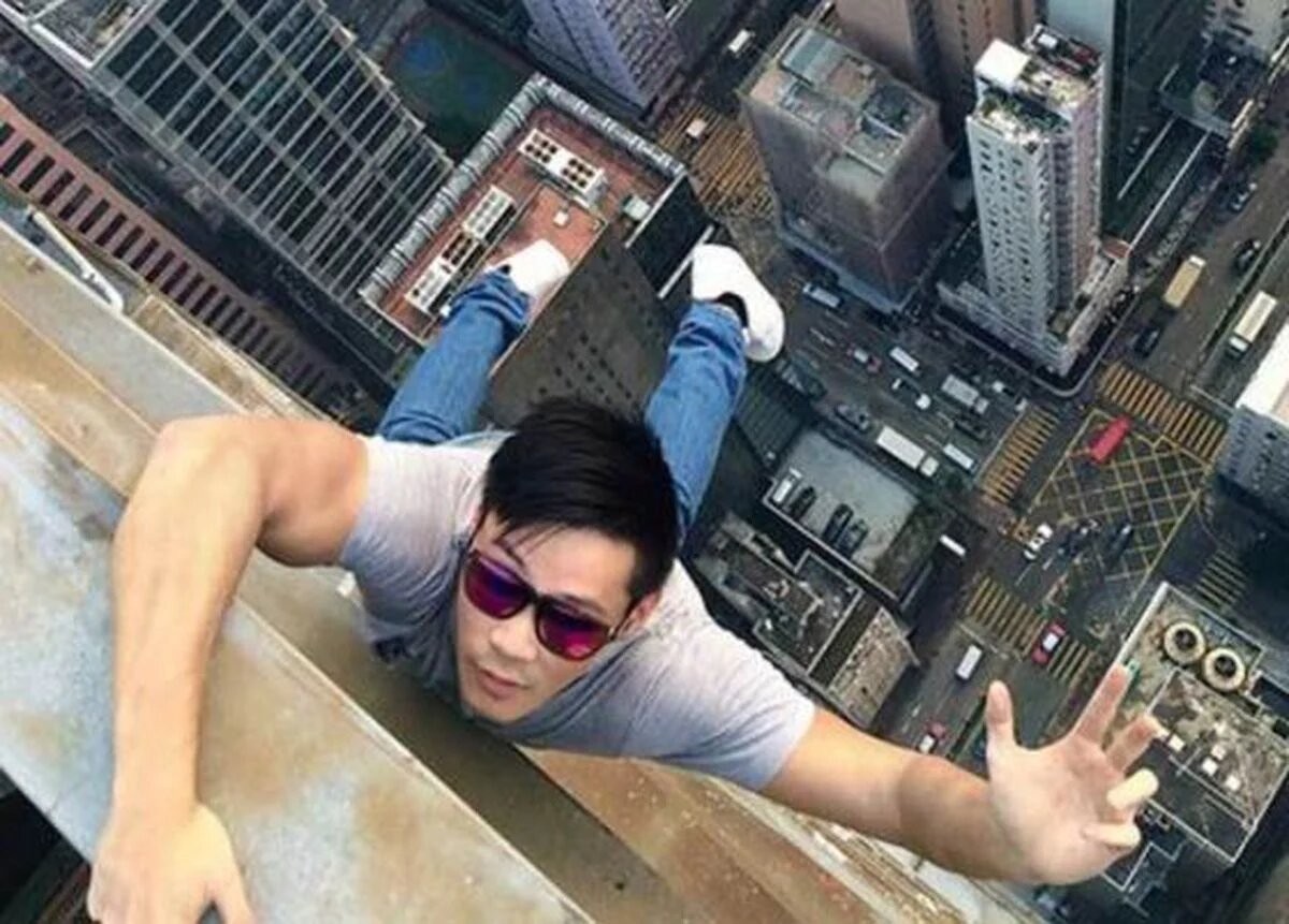 Selfieurile ucigașe! 10 poze făcute fix înainte ca protagoniștii să moară