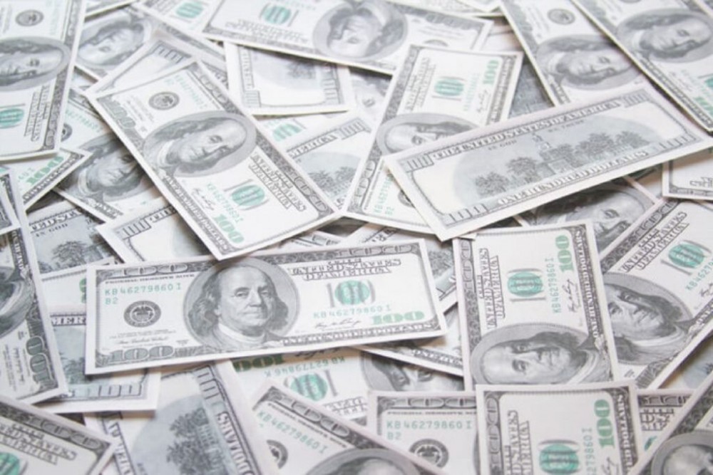 Peste 330 de miliarde de dolari care aparțineau oligarhilor ruși au fost blocați în 100 de zile
