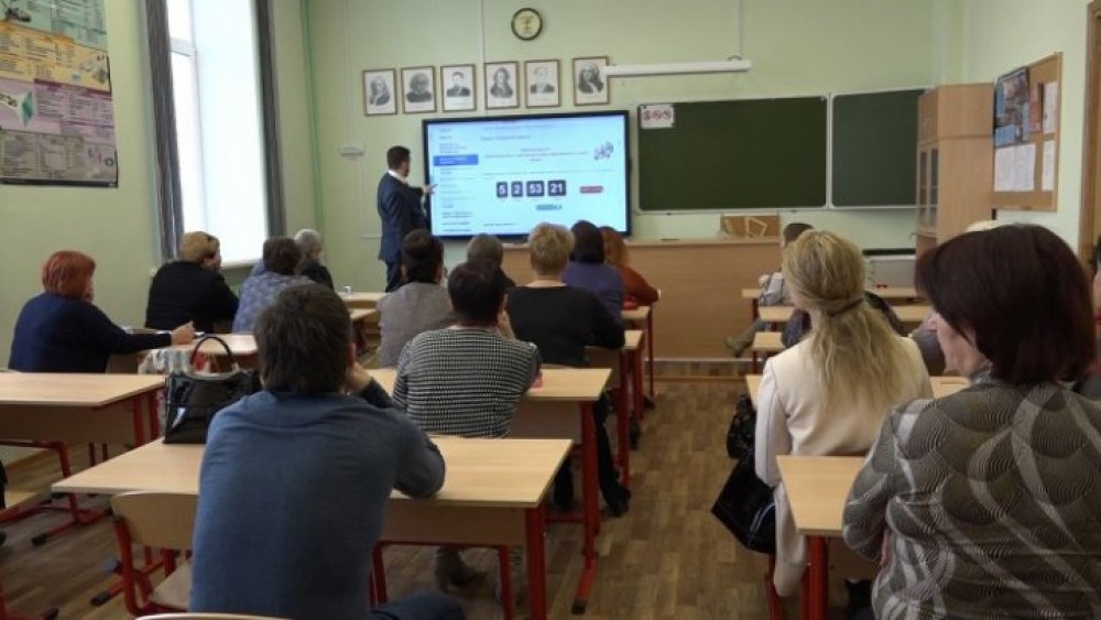 Programul Național de Alfabetizare Digitală - Peste cinci mii de educatori și profesori vor învăța metode active și interactive de predare