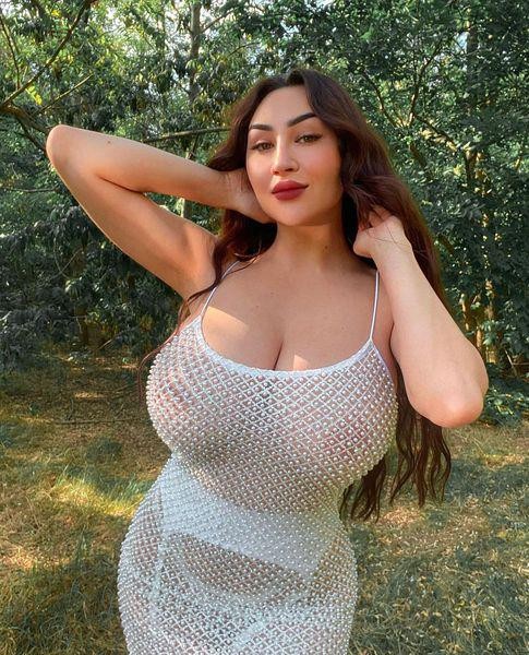 FOTO // Tânăra din Ucraina care a primit peste o mie de cereri în căsătorie de când a început războiul. Cum explică situația