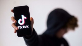 Două fetițe de 8 și 9 ani au MURIT încercând să filmeze pentru TikTok. Părinții acționează rețeaua în judecată