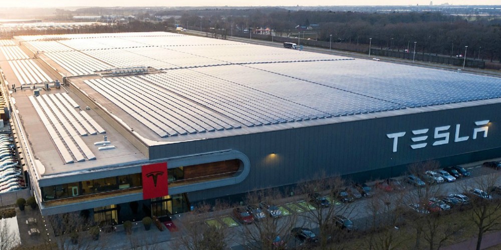 Fabrica Tesla din Germania oprește producția: ce se întâmplă, de ce