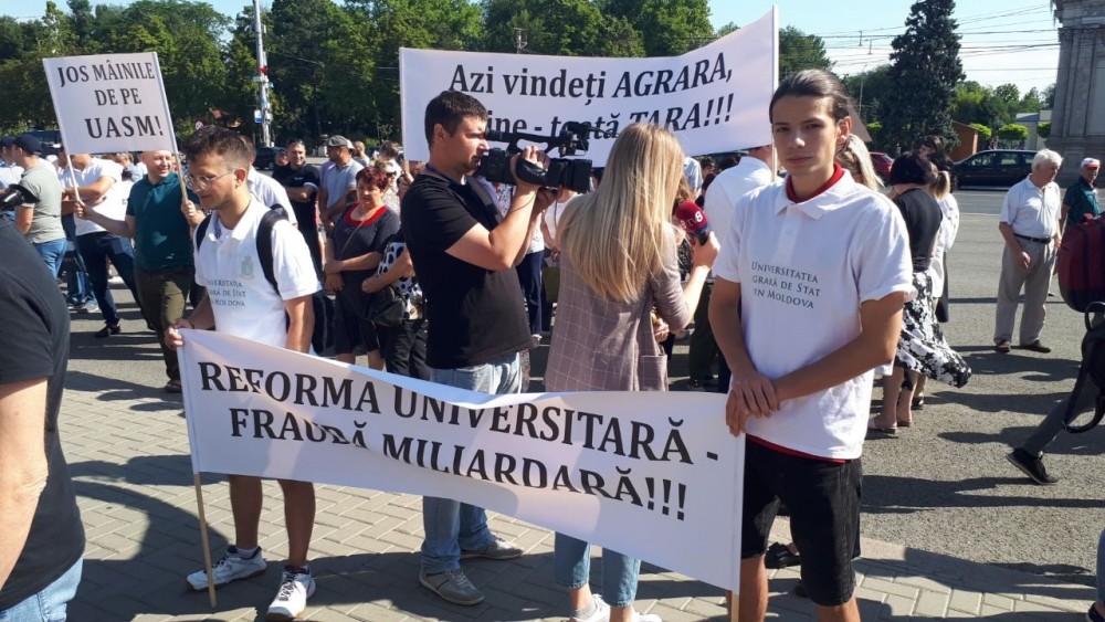 Protestul lectorilor și studenților de la Universitatea Agrară - Reacția Ministerului Educației