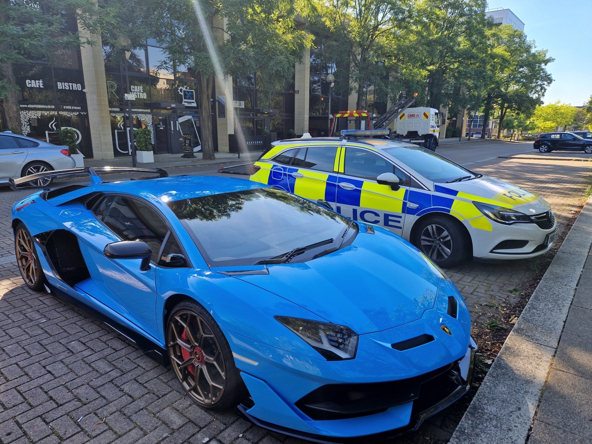 FOTO // Lamborghini de 320.000 de euro confiscat de polițiștii englezi pentru că proprietarul „uitase” să-și facă asigurare