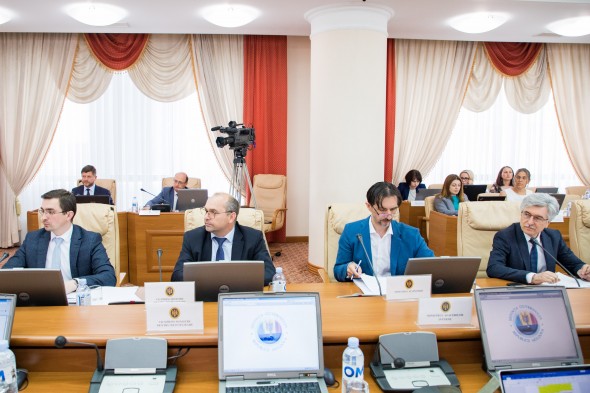 Guvernul vine cu soluții pentru atenuarea impactului dobânzii în programul „Prima Casă”