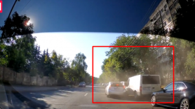 VIDEO // Nu s-a trezit bine? Un șofer din capitală a lovit din plin trei automobile parcate