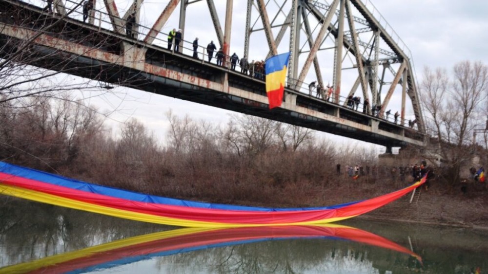 FLASH // Basarabenii cu cetățenie română vor fi obligați să treacă Prutul în caz de război. Ce prevede noul proiect de lege discutat la București