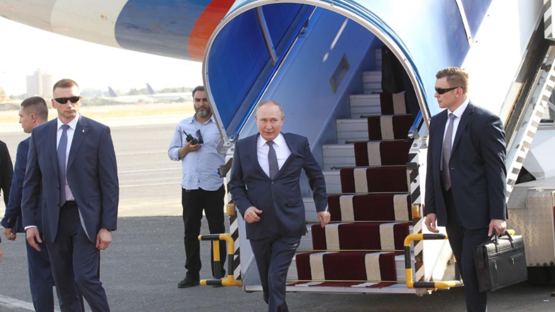 FOTO // Putin, înlocuit de o sosie? Imaginile care dau de bănuit