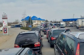 Aglomerație la ieșirile din Republica Moldova. Poliția de frontieră apelează la înțelegerea și răbdarea călătorilor