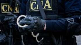 Doi polițiști de la Căușeni reținuți de CNA. Ce infracțiune ar fi comis
