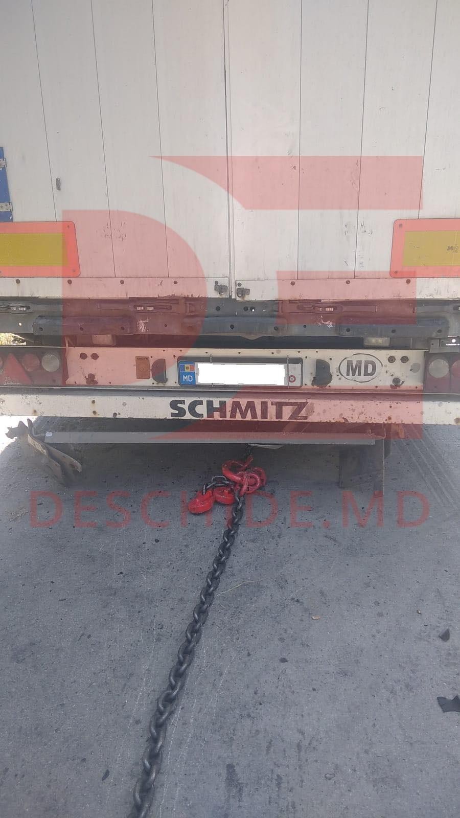 Tragic // Un moldovean a ars de viu după ce autocamionul pe care-l conducea a luat foc