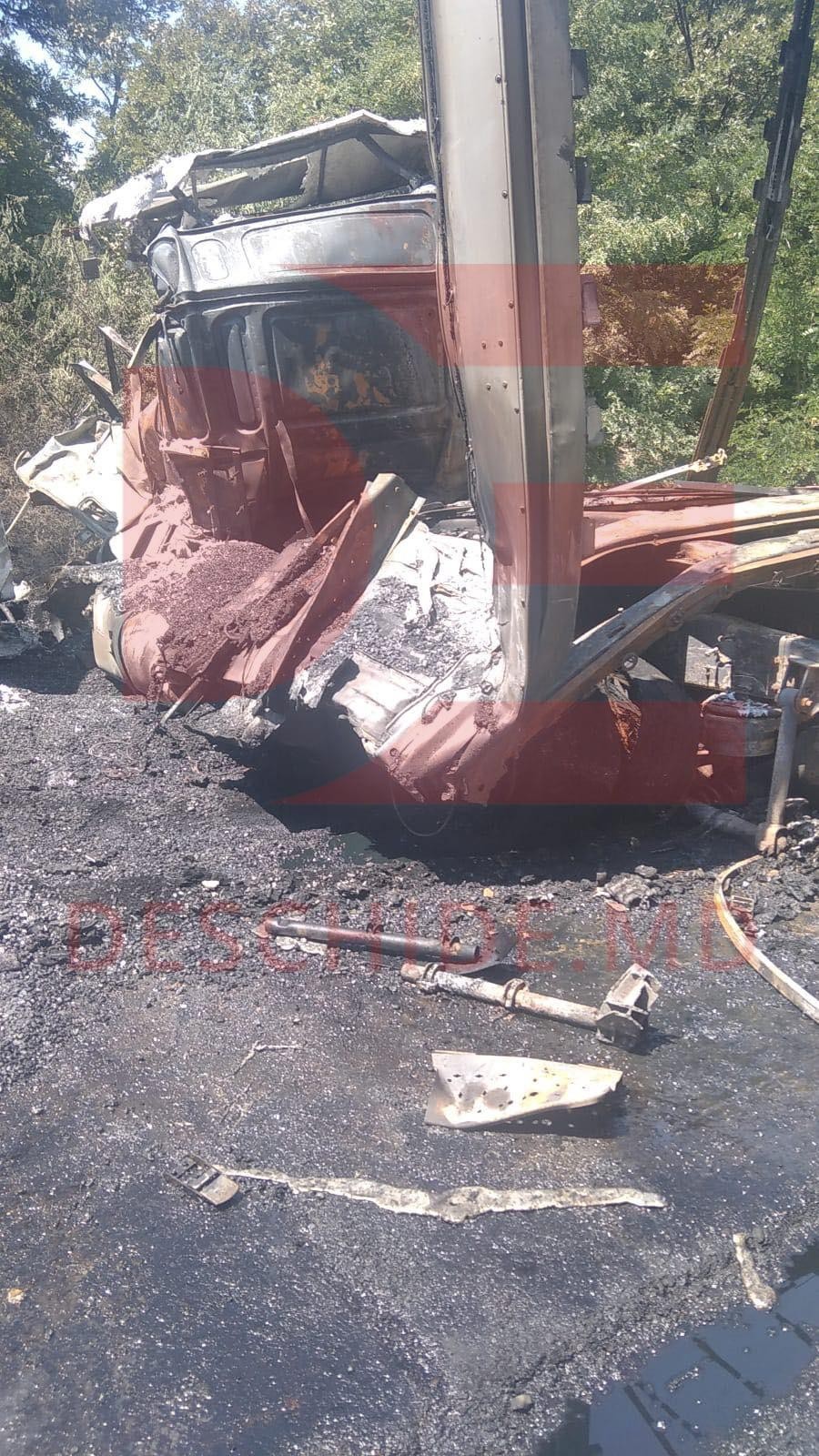 Tragic // Un moldovean a ars de viu după ce autocamionul pe care-l conducea a luat foc