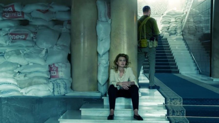 „Greşeala” comisă de Volodimir Zelenski şi soţia sa, Olena. Din răsfăţaţii presei, au devenit ţinta unui val imens de critici