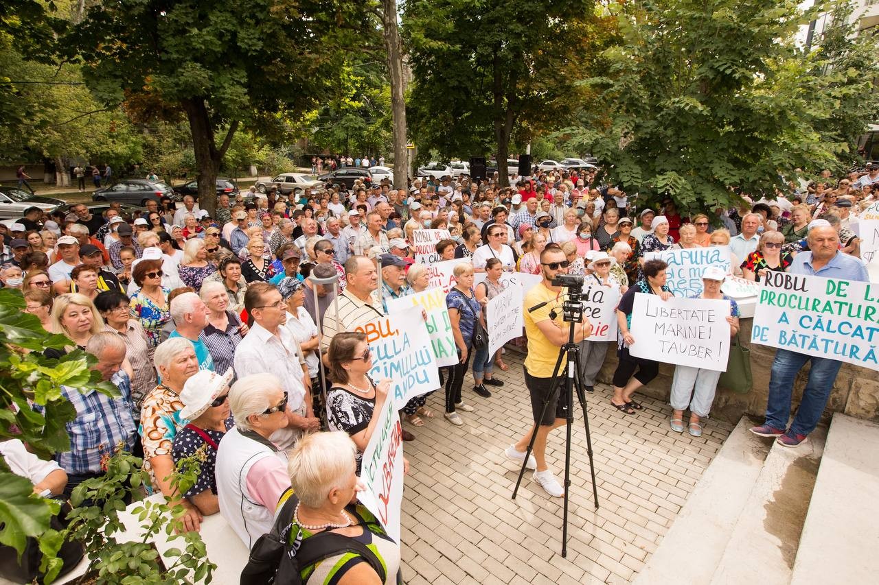 Un nou protest la Curtea de Apel Chișinău, în susținerea deputatului Partidului „ȘOR”, Marina Tauber