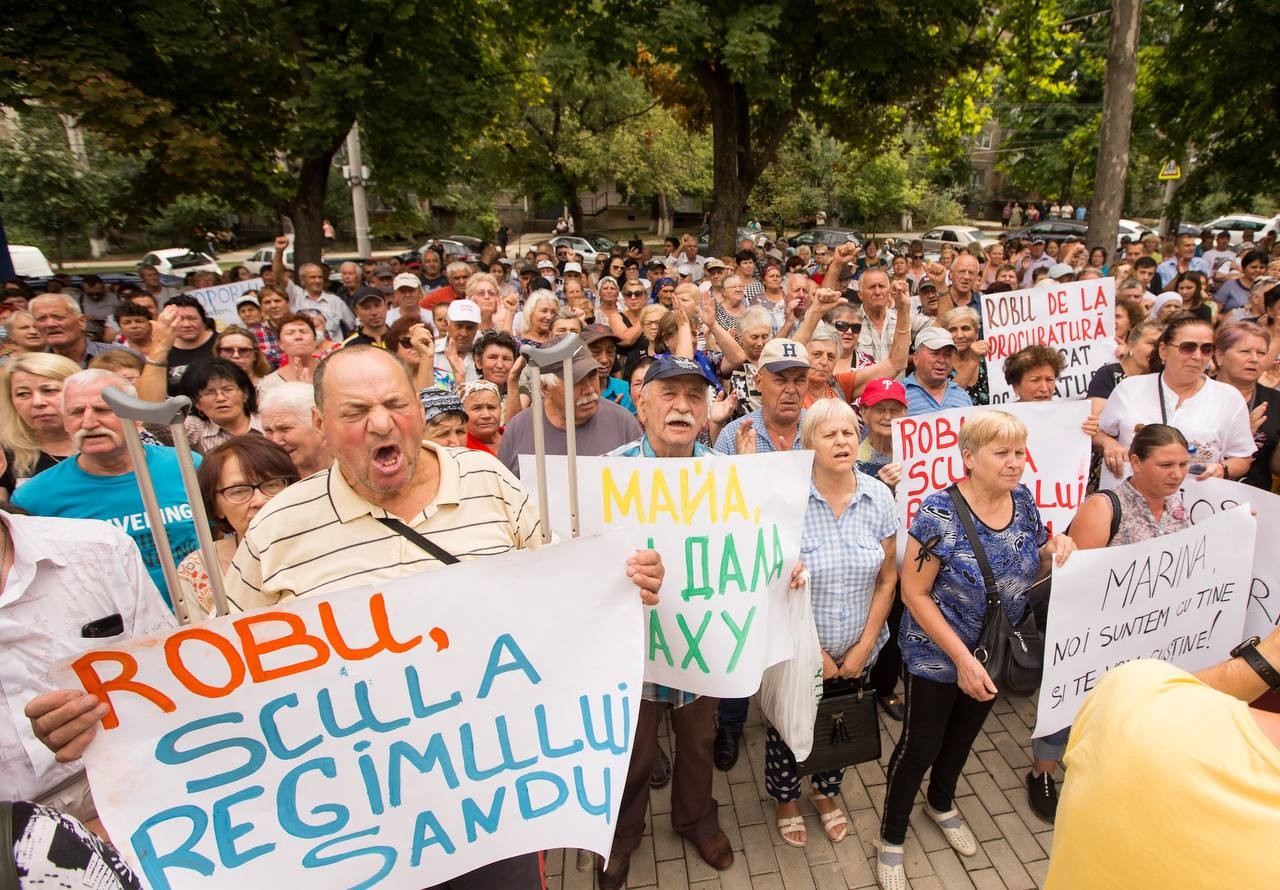 Un nou protest la Curtea de Apel Chișinău, în susținerea deputatului Partidului „ȘOR”, Marina Tauber