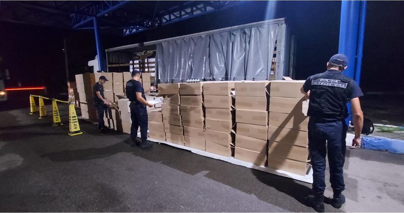 Peste 3,8 milioane de țigări, camuflate într-o remorcă, la ieșirea din țară, spre Ucraina