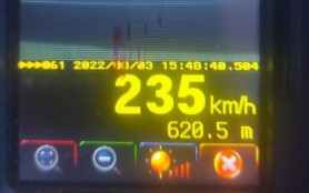 Cu gândul la Dumnezeu, un Arhiepiscop român circula cu 230 km/h pe Autostrada Soarelui