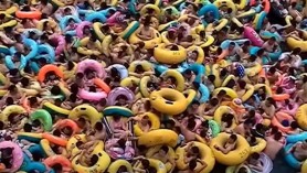 VIDEO // Imagini HALUCINANTE: Cum arată o piscină publică din China în zilele de weekend