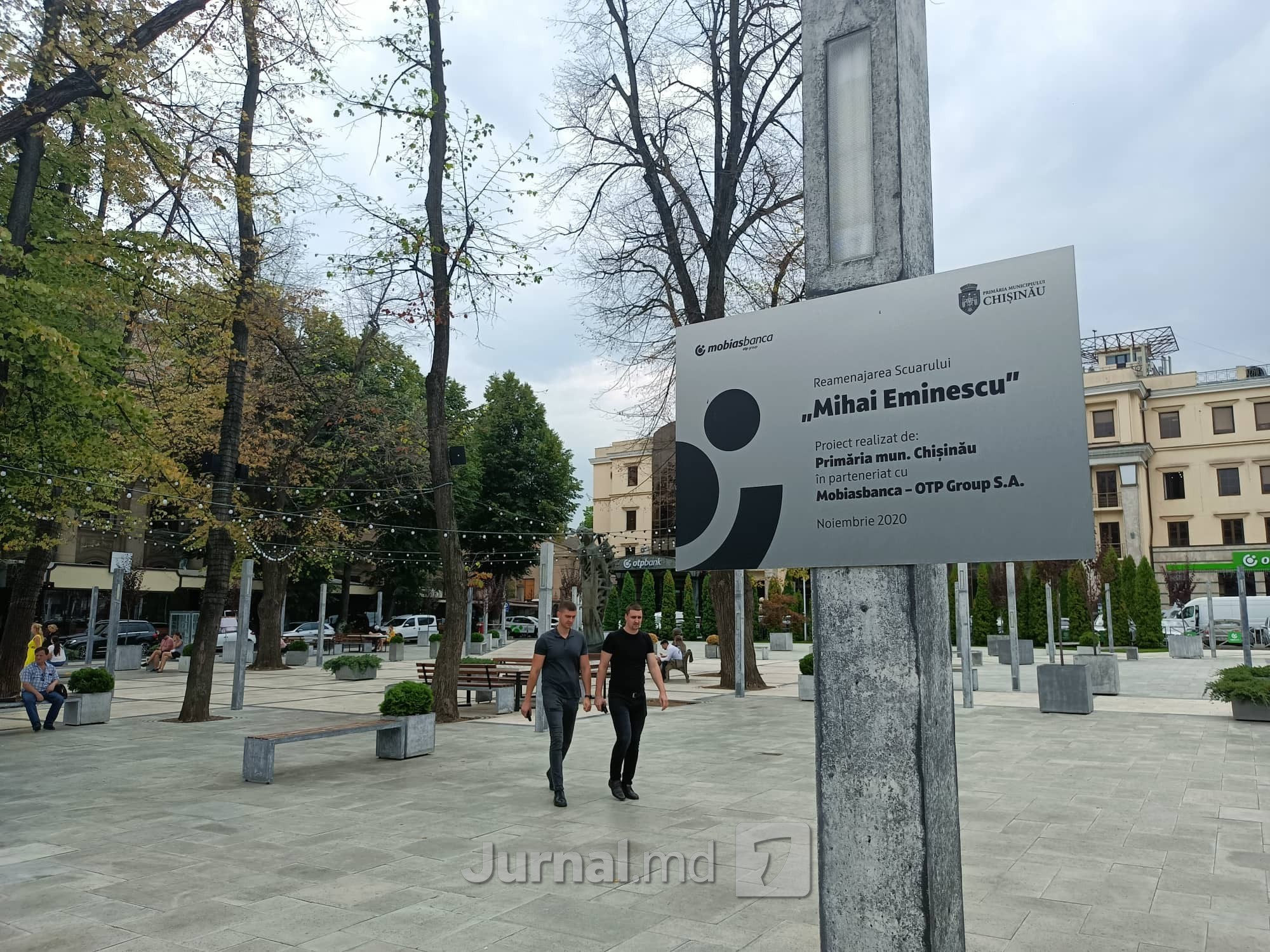 FOTO // Troturarele lui Ion Ceban omoară copacii din centrul Capitalei