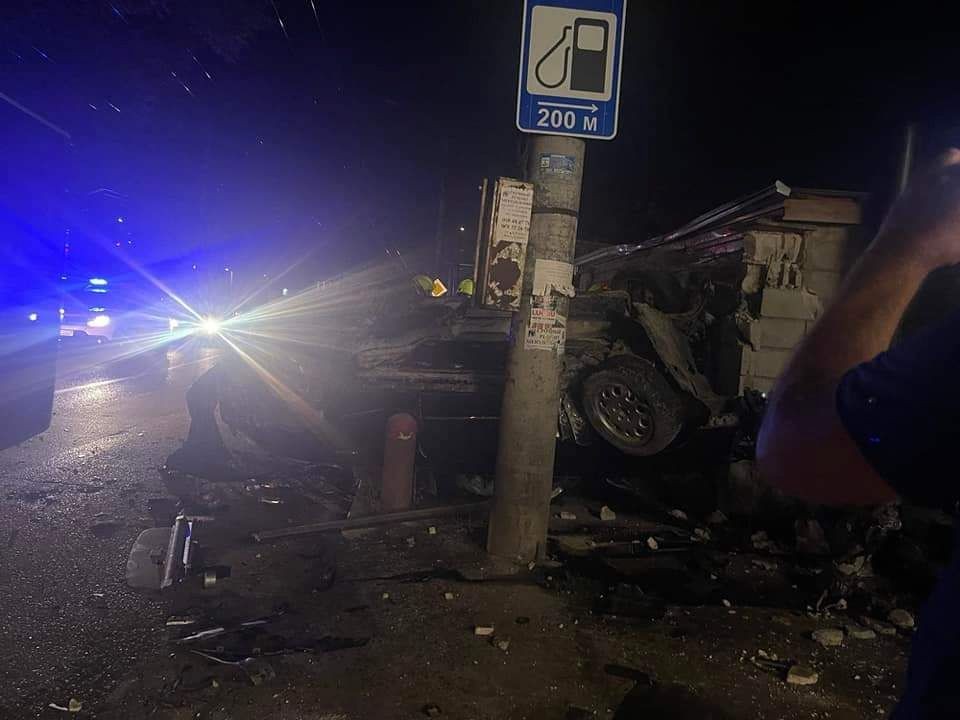 FOTO&VIDEO // Accident VIOLENT pe șoseaua Muncești din Chișinău. Șoferul, un tânăr de doar 19 ani