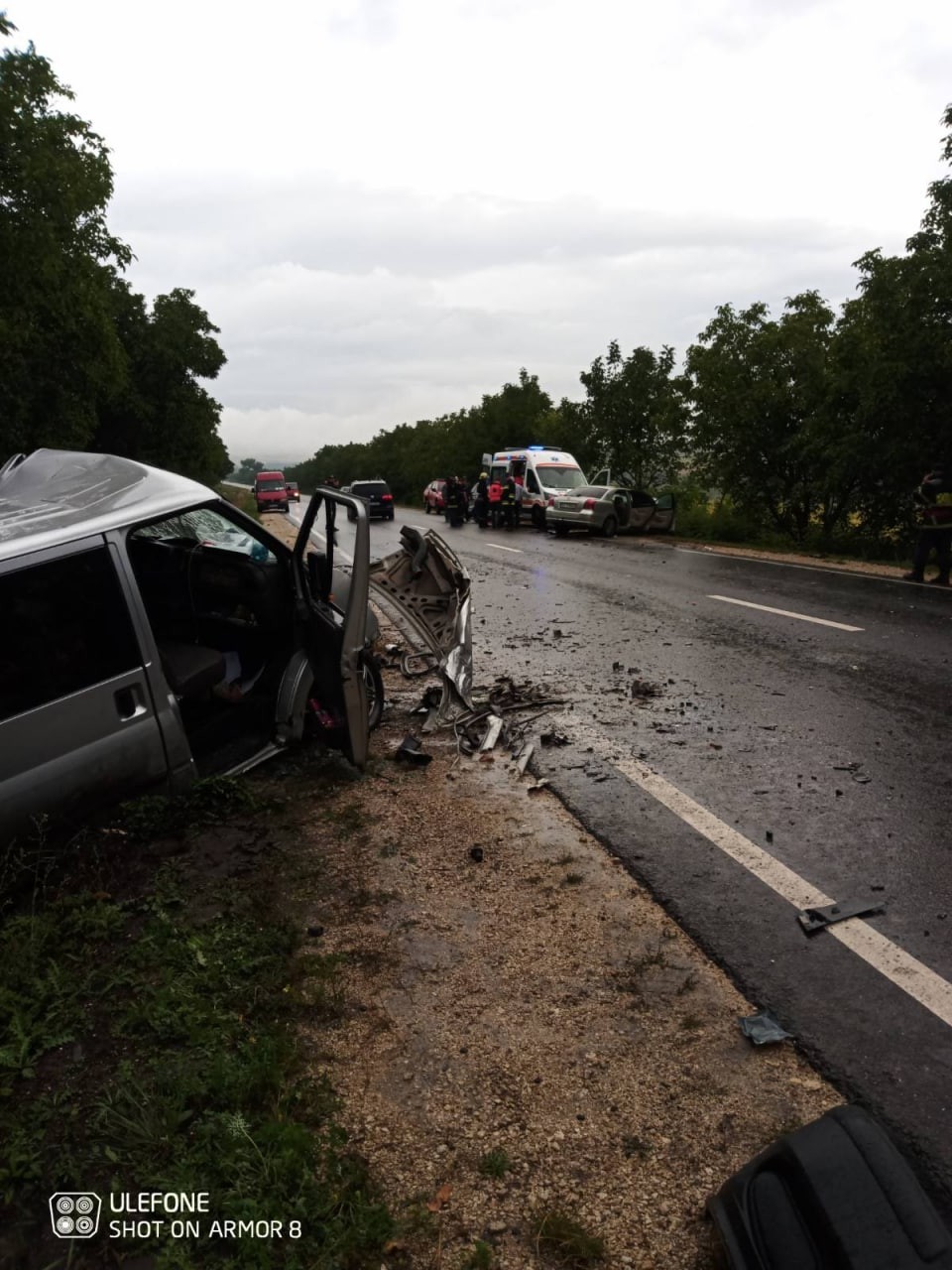 FOTO // Accident grav la Fălești. Trei persoane au avut de suferit după ce o Toyota și un Ford s-au tamponat frontal