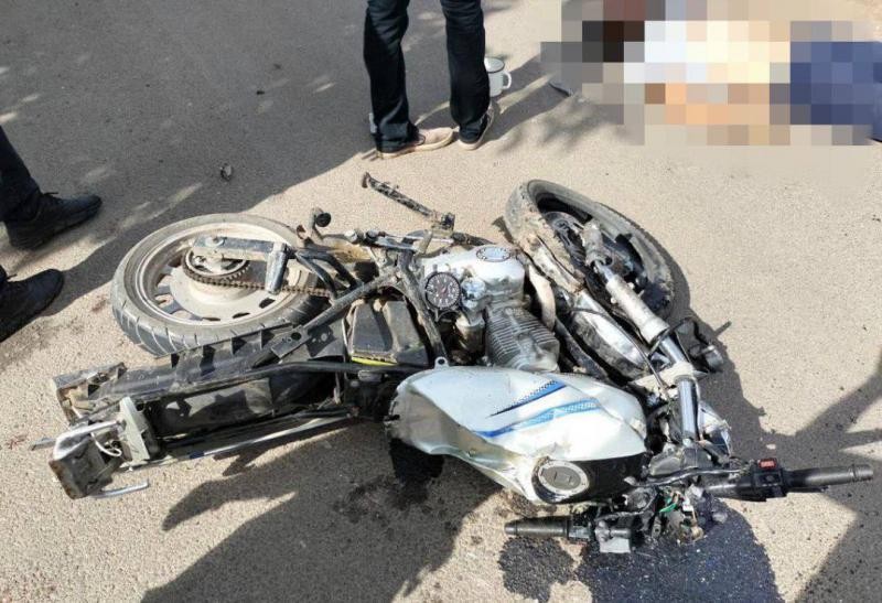 Alcoolul face victime: Un motociclist mort și pasagera sa grav rănită după ce au fost tamponați de un microbus condus de un șofer în stare de ebrietate