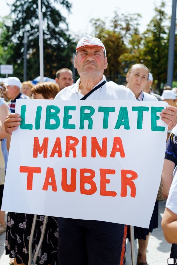 FOTO // „Noi suntem poporul!” - Protestatarii Partidului „ȘOR” au cerut demisia Maiei Sandu și eliberarea Marinei Tauber