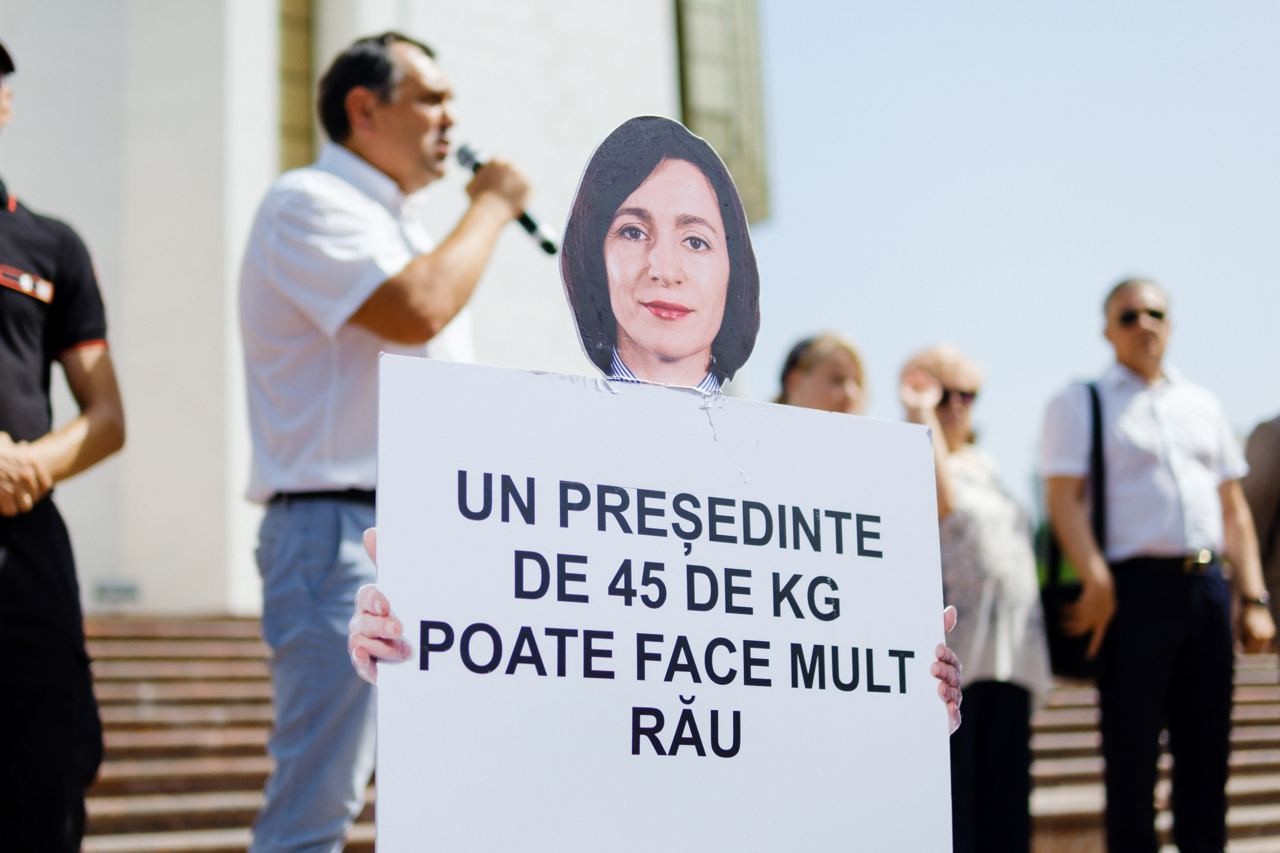 FOTO // „Noi suntem poporul!” - Protestatarii Partidului „ȘOR” au cerut demisia Maiei Sandu și eliberarea Marinei Tauber