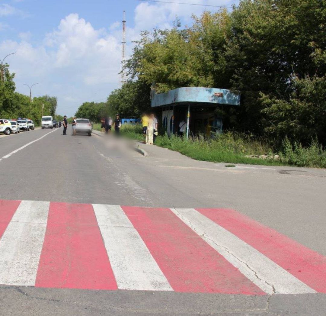 Tragedie la Edineț: Un copil de 6 ani a decedat după ce a fost lovit pe trecerea de pietoni