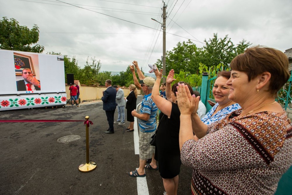 FOTO&VIDEO // Drumurile din Orhei continuă să fie construite de echipa Partidului „ȘOR”