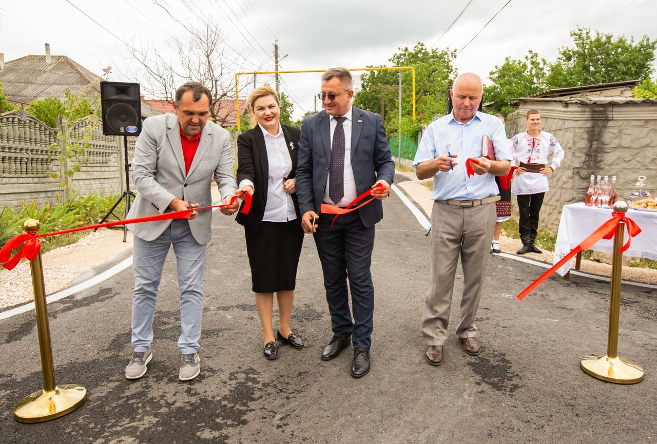 FOTO&VIDEO // Drumurile din Orhei continuă să fie construite de echipa Partidului „ȘOR”
