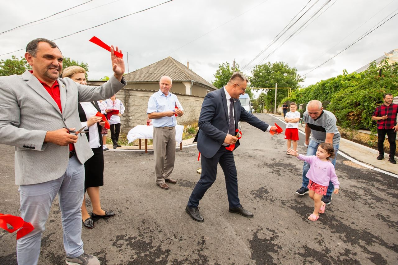 FOTO&VIDEO // Drumurile din Orhei continuă să fie construite de echipa Partidului „ȘOR”