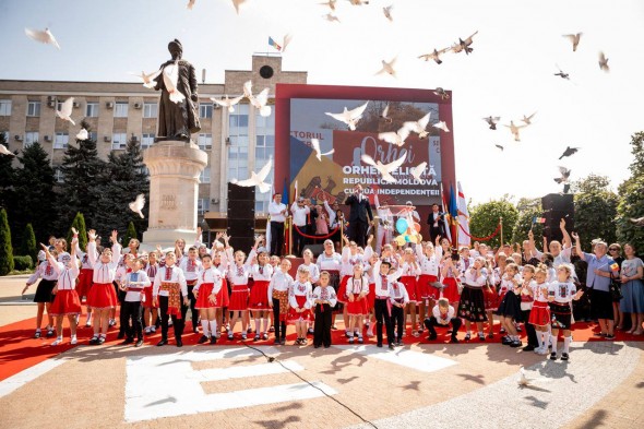 FOTO&VIDEO // Muzică și voie bună, la Orhei. Ziua Independenței sărbătorită cu fast la care este invitată toată lumea să spună: „Moldova, te iubesc!”